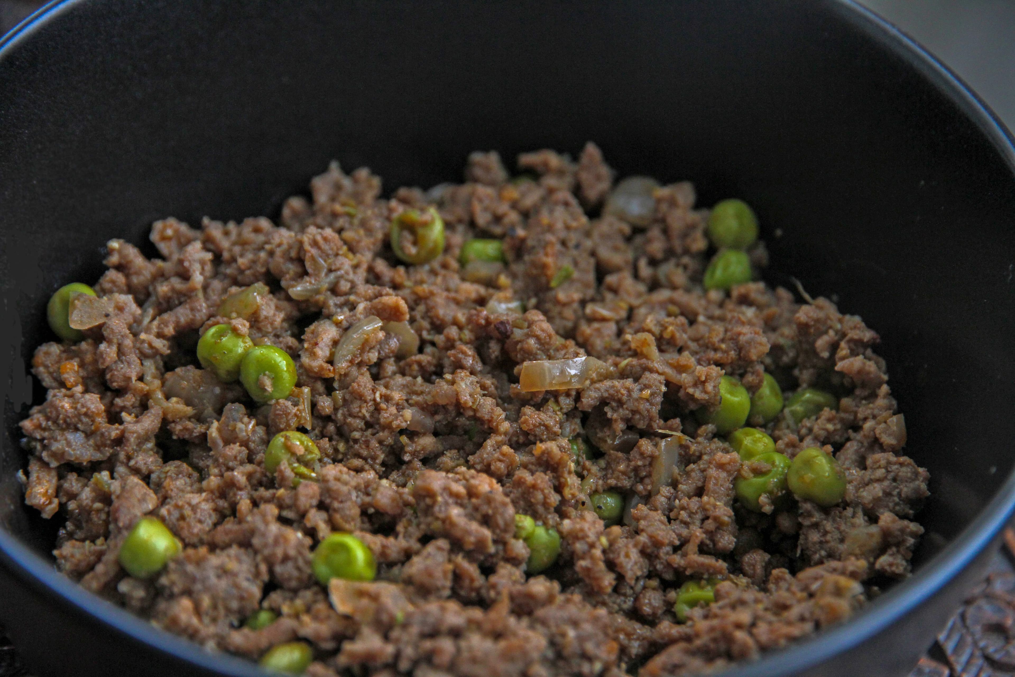 Pea protein crumbles